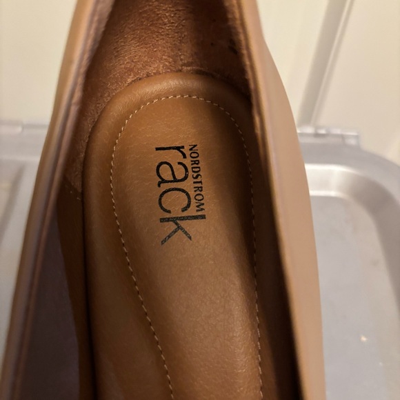 Nordstrom Rack Classic Tan Heels - Picture 3 of 9